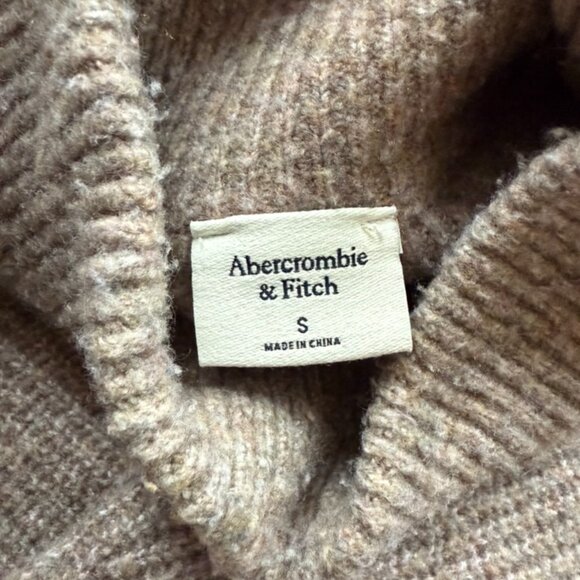 Abercrombie Classic Easy Turtleneck Sweater Size Small - Picture 5 of 6